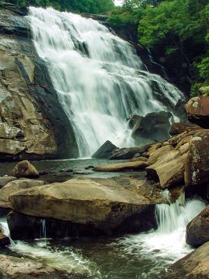 Rainbow Falls from the Bottom