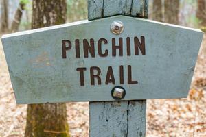 Pinch-In Trail Sign